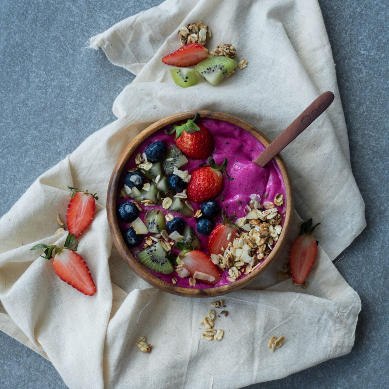 Acai Bowl with Kiwi & Berries – My Healthy Habits Blog